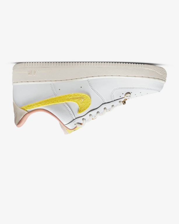 Nike Air Force 1 \'07 LX Kadın Ayakkabı White/White/Yellow | MEPDT2861